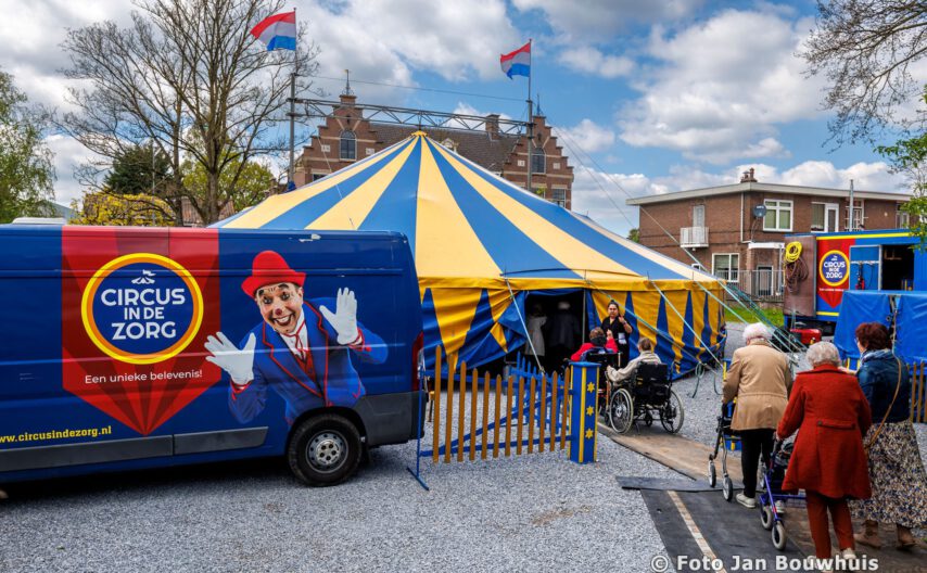 Bewoners Walstede en Westerhof naar het circus